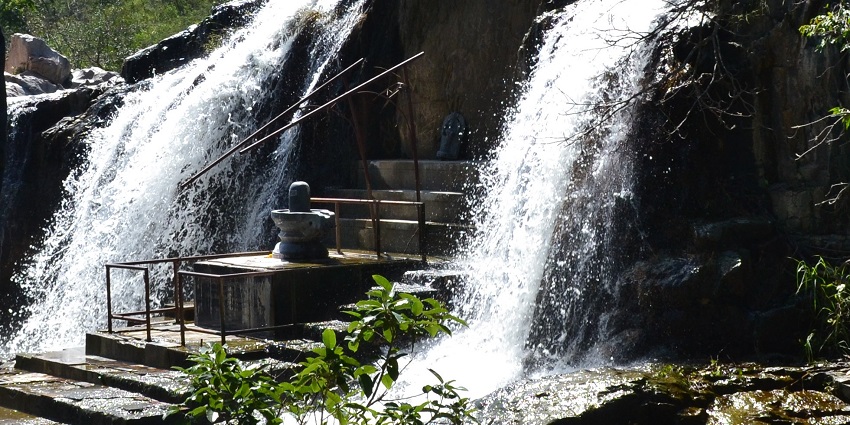 Visiting Kaigal Falls is one of the best things to do in Horsley Hills for nature lovers.