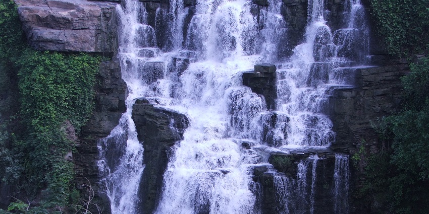 This waterfall is one of the more off beat tourist attraction offering stunning views and a trek