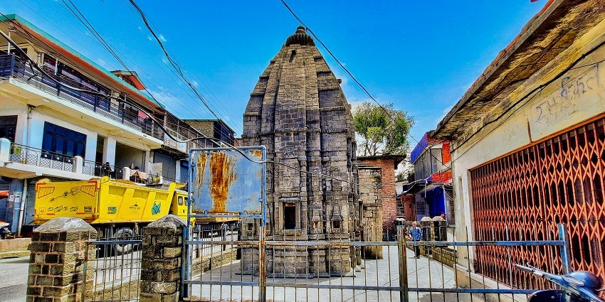 One of the best places to visit in Shoghi, Kali Tibba Temple is an ancient temple on top of a hill.