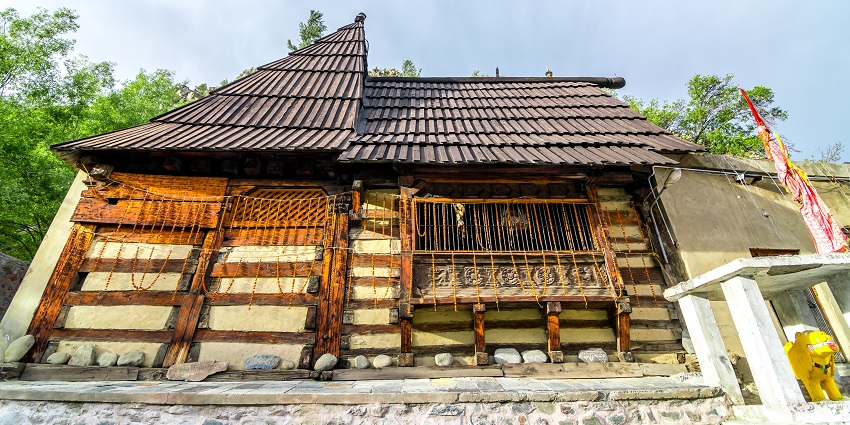 This temple is the ideal spot for devotees to retreat to and seek blessings from Goddess Kali