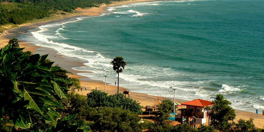 The Kalingapatnam Beach has a tranquil and serene environment which is ideal for relaxing