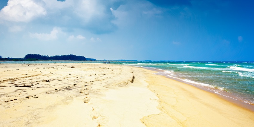 View of Kallady Beach in Batticaloa with golden sand, clear water - Batticaloa Beaches.