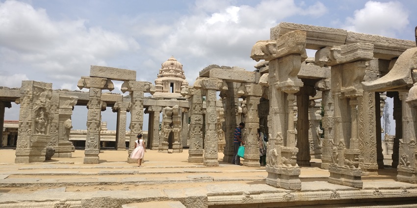 Marvel at the intricate designs and carvings of this architecture at Kalyana Mantapa.