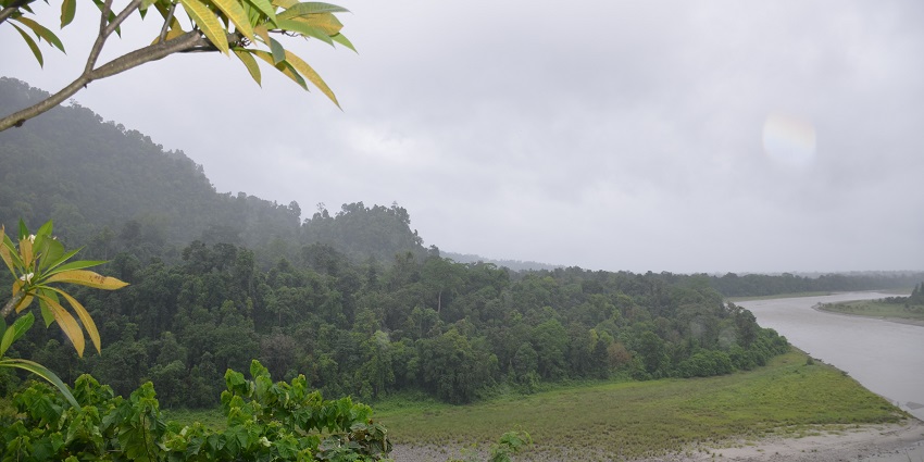 Kameng River is a glacial lake that offers stunning views and adventure activities.