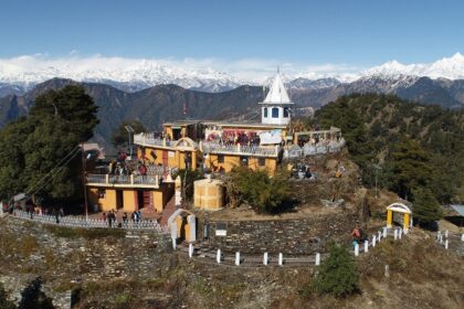 Explore the scenic ruins of the Kamru Fort for a historic tour in Himachal Pradesh.