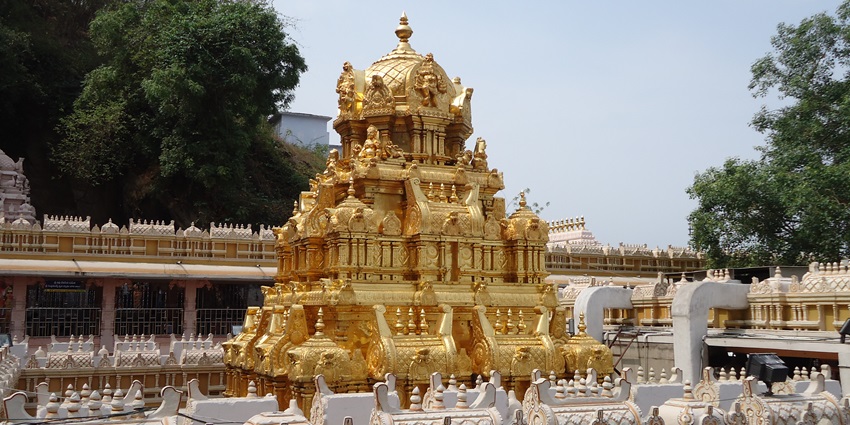 Kanaka Durga Tеmplе is one of the most famous temples forming the premises of the caves.