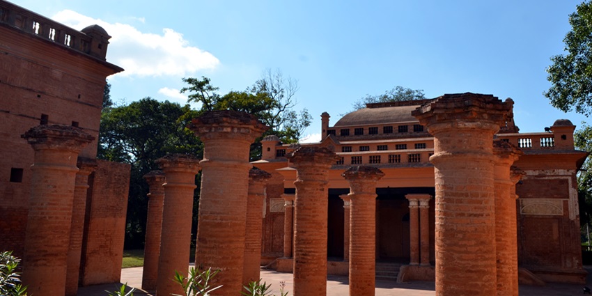 Kangla Fort is an excellent place to explore the rich heritage of the northeastern state.