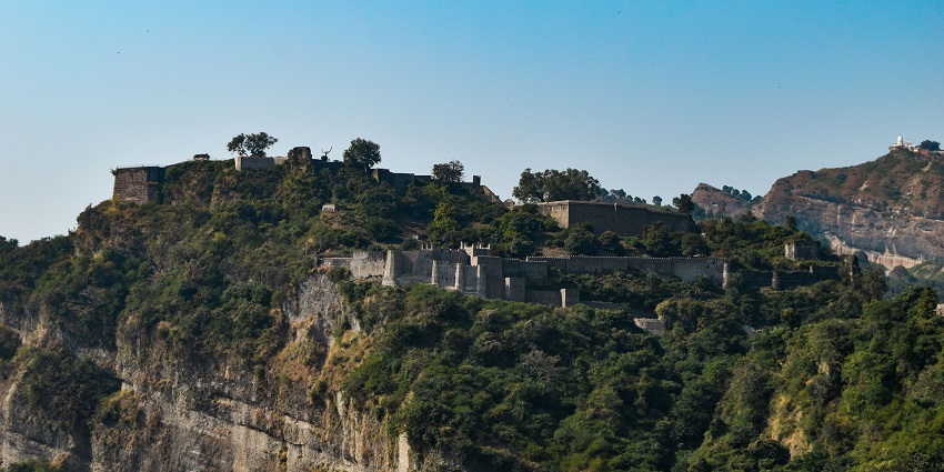 Kangra fort, one of the oldest and biggest forts in India, has awe-striking architecture.