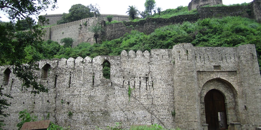 Kangra Fort is one of the top ten places to visit in Kangra for history enthusiasts.