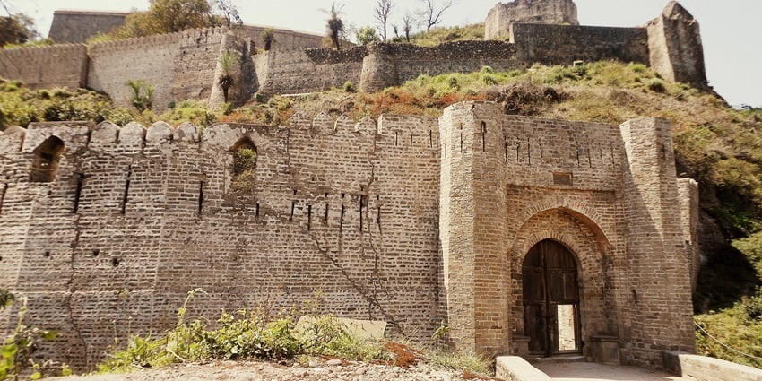 image of the ruins of historic Kangra fort near the natural hot spring in kangra