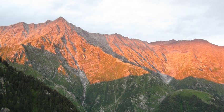 Majestic snapshot of a sunrays reflecting upon the hill of the Himalayan foothills