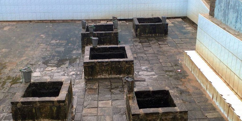 An image of Kanniya Hot Springs which is a place to visit near Koneswaram Temple.