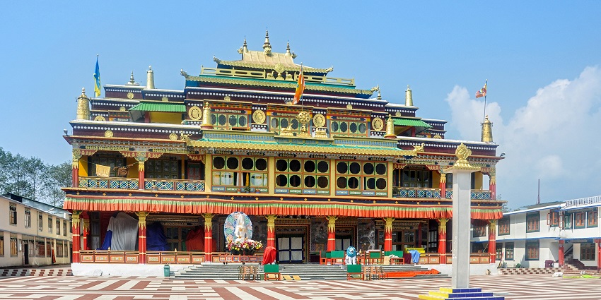 Karma Dupgyud Chokhorling Monastery is famed for preserving Tibetan Buddhist traditions.