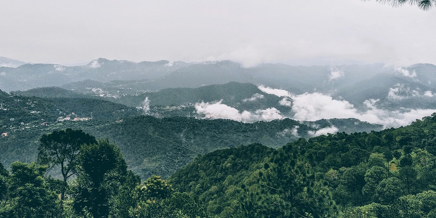Kasauli is pleasant and windy in the monsoons with overcast skies and green landscapes