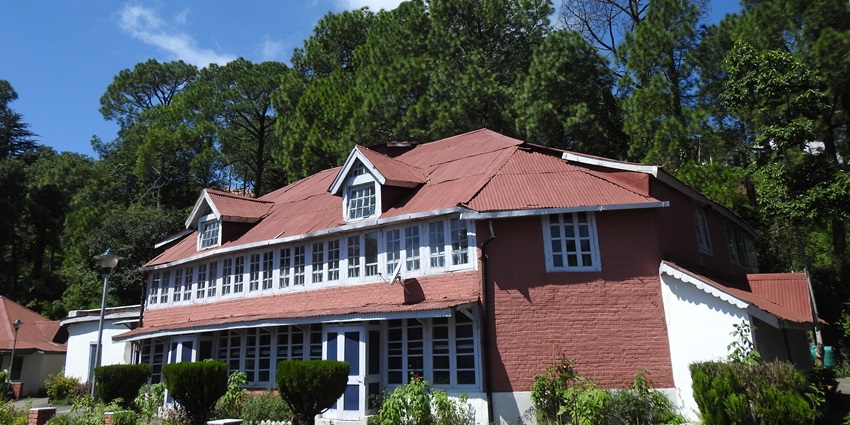 Exploring colonial marvels in Kasauli is one of the best experiences for nature lovers.