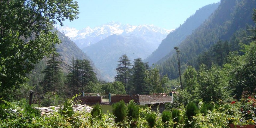 Visit the quiet and tranquil trekking trails of Kasol in Himachal Pradesh on a holiday here