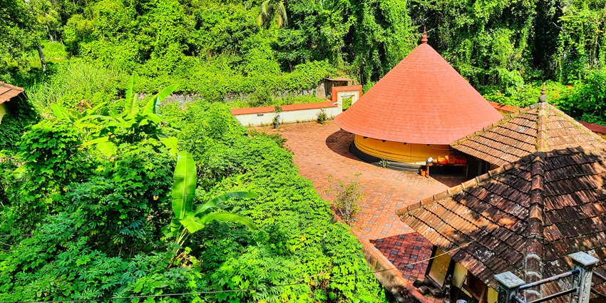 This temple is an ancient shrine dedicated to Lord Shiva, guarded by the Archaeological Department of India.