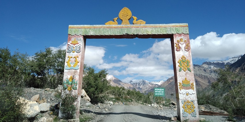 Beautiful image of the Kaza and the entrance gate to the valley of Kaza in Himachal