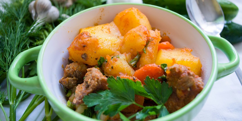 Kedai Makan Queen offers an excellent dining experience and a vibrant atmosphere.