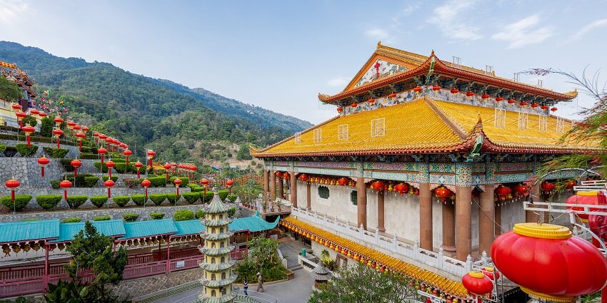 Kek Lok Si temple is one of the best things to see in Malaysia for a cultural retreat