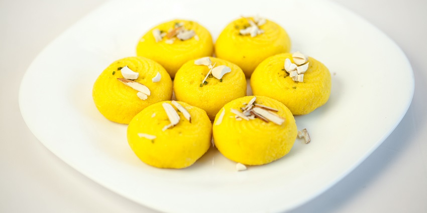 If you have a sweet tooth, Kesar peda is a must to add to your list of best food in Patna.