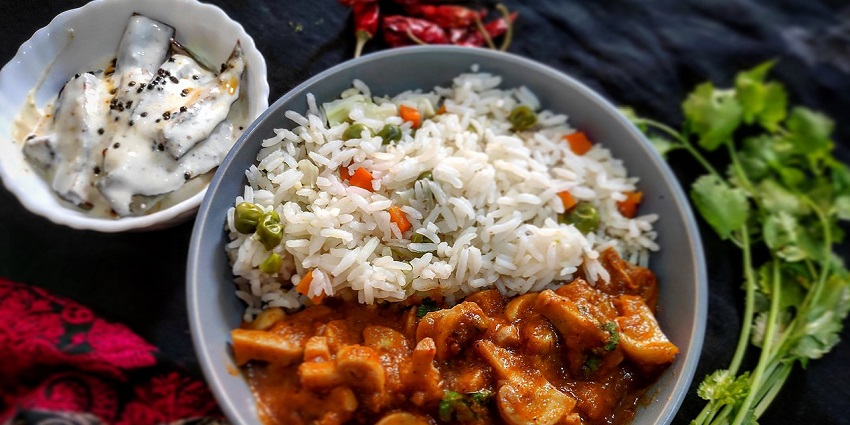 Devour the delicious mushroom masala at the Khaana Khazana in Katra.