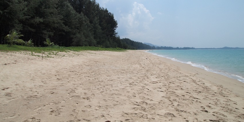 A view of rustic shores of Khao Lak, one of the best offbeat places in Thailand.