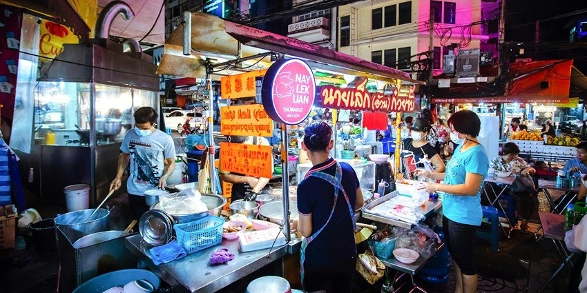 Khao San Road is one of the best places to enjoy Bangkok nightlife with friends.