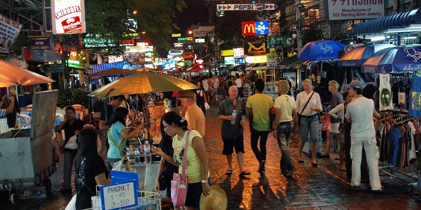 The Khao San Road is full of liveliness and packed with food stalls, bars and restaurants with DJs performing all night.