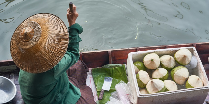 Khao Yai Floating Market offers you an insight into the traditional culture of the region.