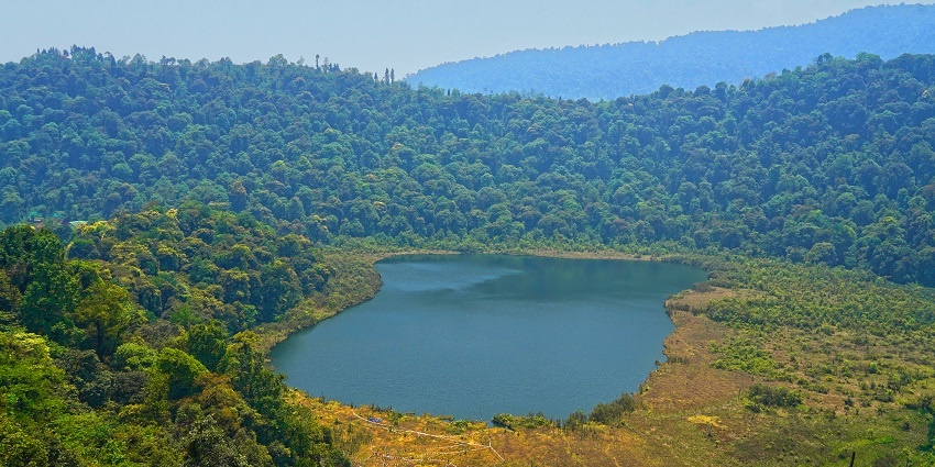 This lake is a must- destination on itinerary for tourists looking for an escape in nature's embrace.