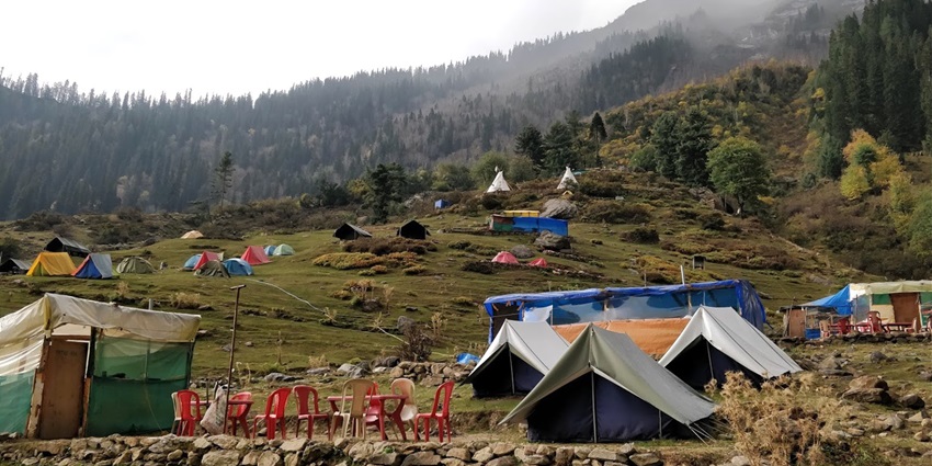 An image of tents at Kheerganga, a place known for mesmerising views of Parvati Valley.