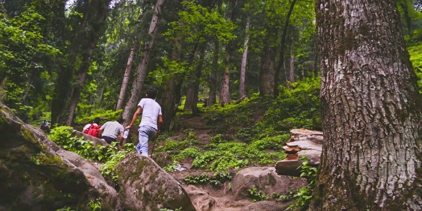 Trekking to Kheerganga is one of the best things to do in Kasol in May for adventurers.