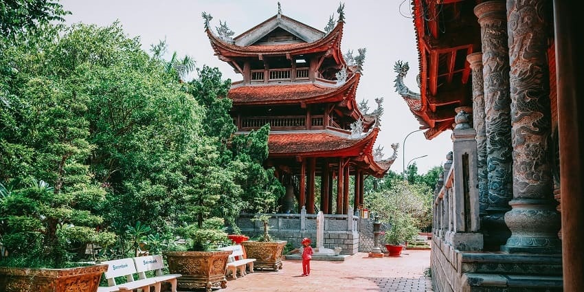 A quaint view of the Khinmey Nyingma Monastery, a religious house of the region.