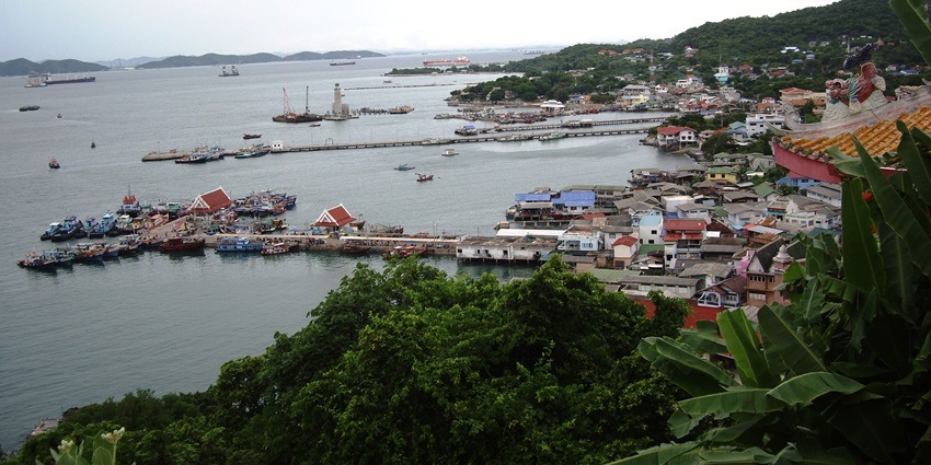Koh Si Chang, a perfect location to relax and unwind, provides many aquatic activities.
