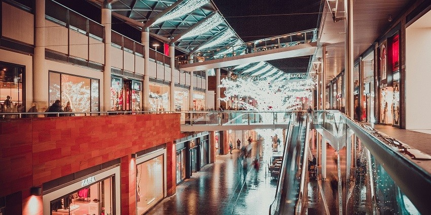 Khyndailad, also known as Police Point, has a vibrant ambience that attracts visitors.