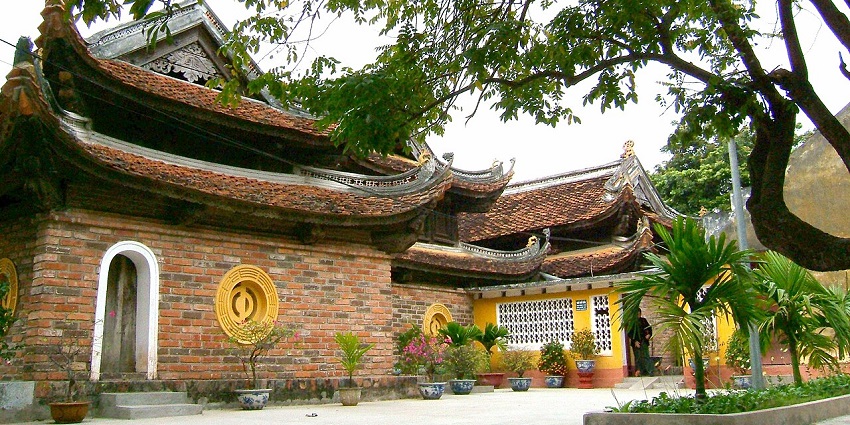 An image of Kim Lien Temple which is one of the biggest temples in Vietnam’s capital.