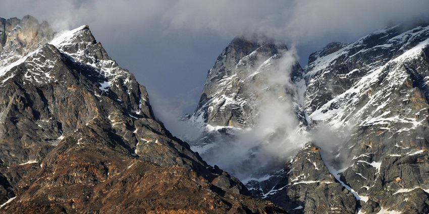 Kinnaur Kailash is a sacred sight for both Hindus and Buddhists, who hold religious beliefs.
