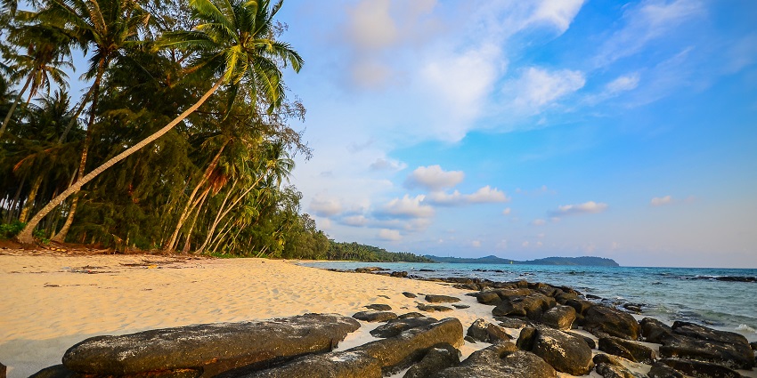 A beautiful rocky beach in Pattaya, one of the best places for scuba diving