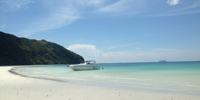 Koh Khram, with fine sand, is known for its clear waters, and various water activities.