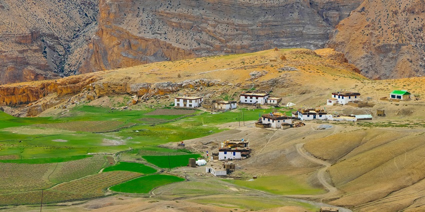 Exploring the Komic Village surroundings is one of the best things to do in Spiti Valley.