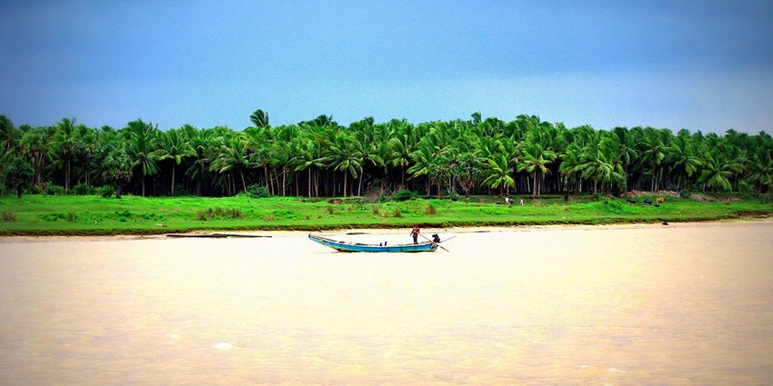 Witness the scenic beauty of Konaseema which is one of the islands in Andhra Pradesh.