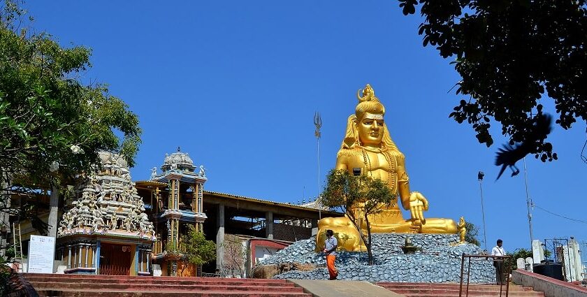 Explore the intricate carvings and sculptures at Koneswaram Temple in Trincomalee.