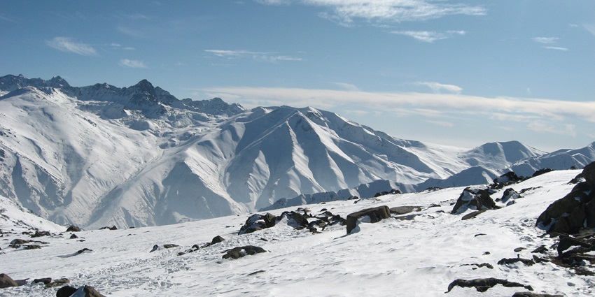 Kongdori is an ideal ground for snowboarding in Gulmarg with slopes for beginners