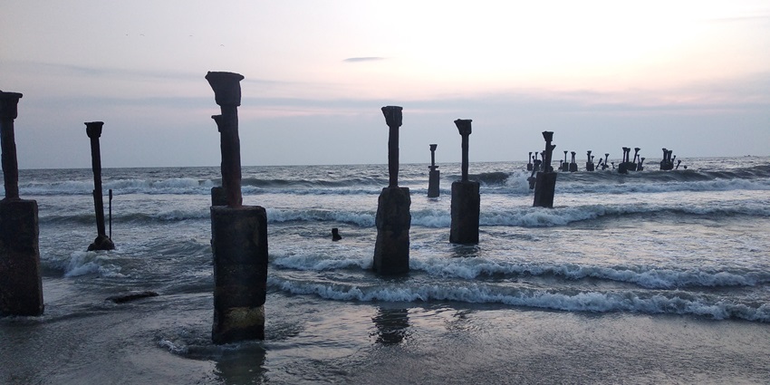Explore the ruins at Kozhikode Beach, one of the favorite spots for sunset viewers.