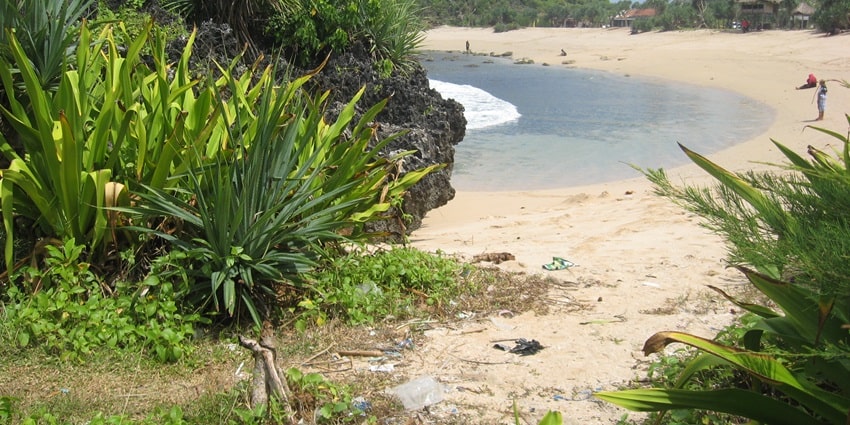Krakal Beach is one of the longest beaches near Yogyakarta for everyone to explore.