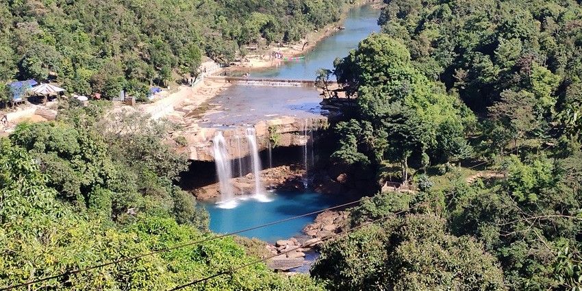 Krang Suri Falls invite tourists to indulge in the unsullied environment, wrapped by dense forests.