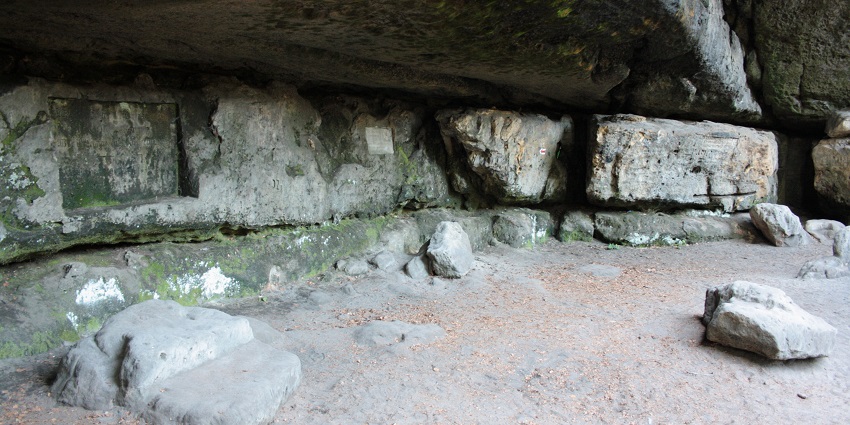 A scenic cave surrounded by lush greenery, perfect for nature exploration in Cherrapunji.