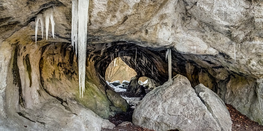 Image of Krem Mawmluh caves with the formation of Stalagmites upside down the roof