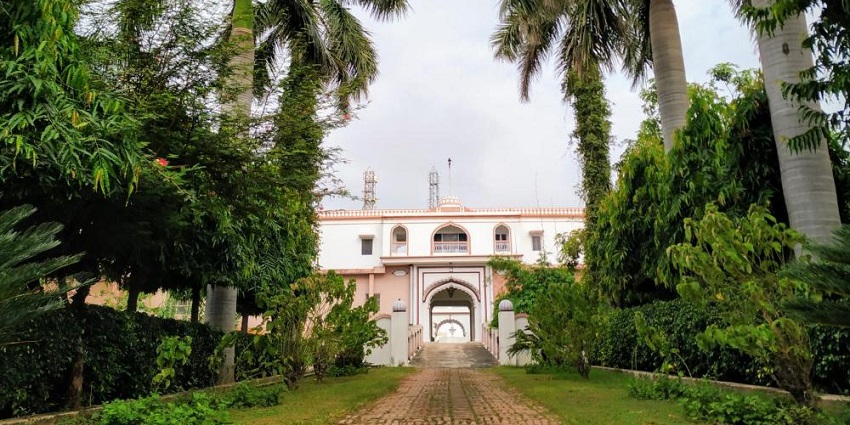 Kuchesar is situated in located in Bulandshahar known for its mud fort attracting tourists.